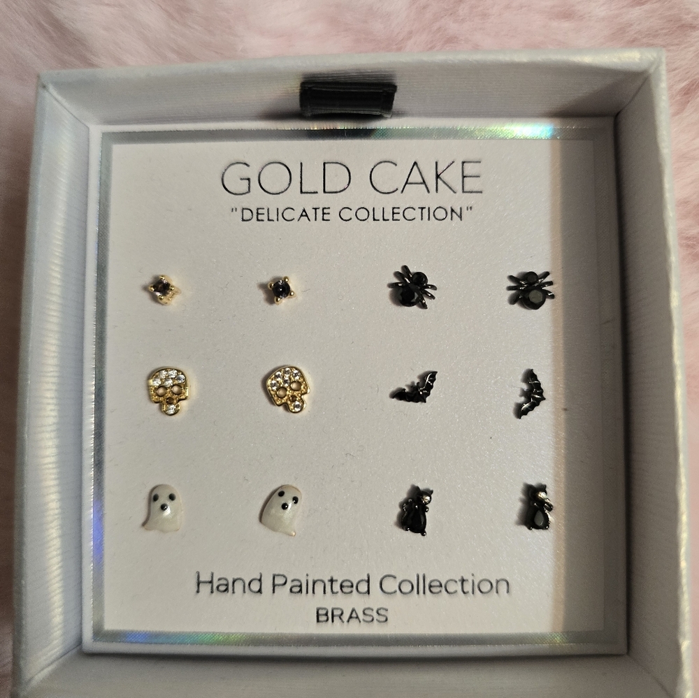 Gold Cake Delicate Collection Earrings Set - Black and Gold